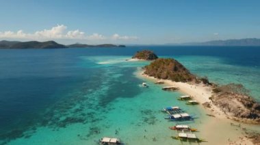 Lagünleri ve adaları olan deniz burnu