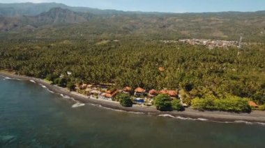 Deniz Sahil plaj ve otel, Bali ile.