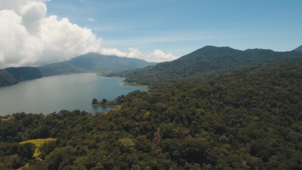 Jezero v horách, ostrov Bali, Indonésie. — Stock video