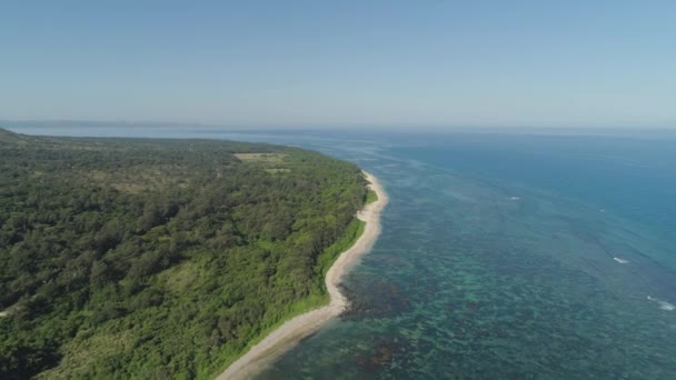 Paysage marin avec plage et mer. Philippines, Luçon