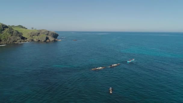 Fischerboot im Meer, Philippinen, Luzon. — Stockvideo