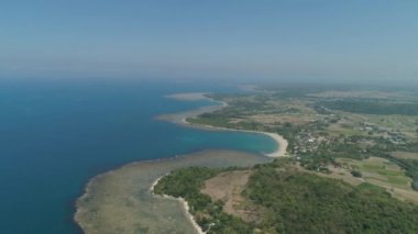 Plajlı deniz manzarası. Filipinler, Luzon
