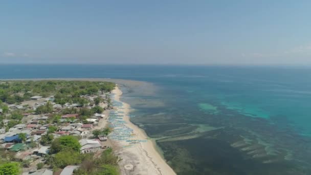 Isla tropical con playa. Filipinas. — Vídeo de stock