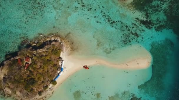 Bela ilha tropical e praia — Vídeo de Stock