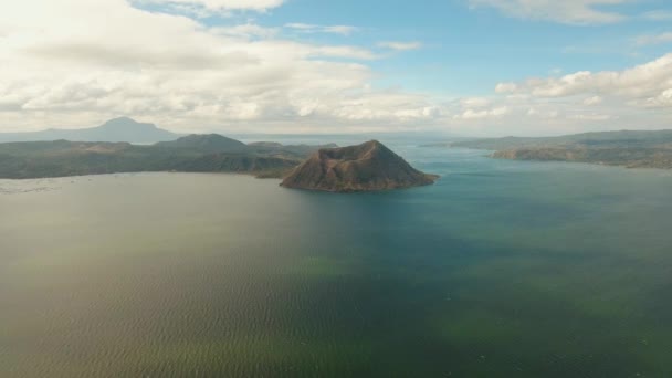 Landskap, vulkan, berg och sjö — Stockvideo