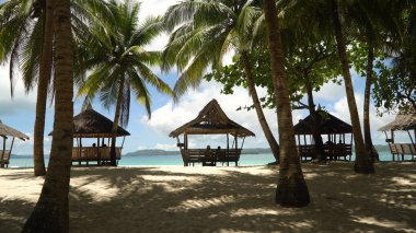 Güzel plaj tropikal adada. DACO Adası, Filipinler, Siargao.