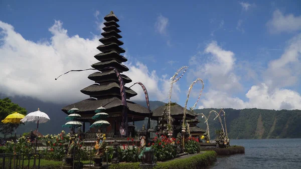 Hindu tapınağı Bali Adası. Pura Ulun Danu Bratan. — Stok fotoğraf