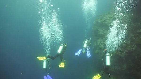 Scuba Divers underwater. — Stock Photo, Image