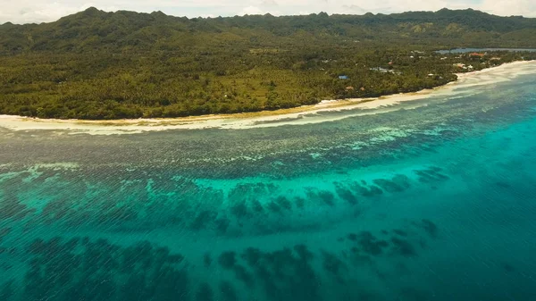 Capa marinha com ilha tropical, praia, resort, hotéis. Bohol, Anda area, Filipinas . — Fotografia de Stock
