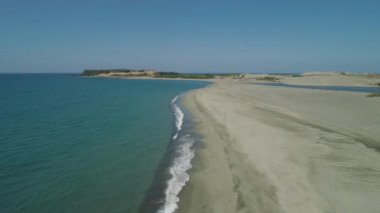 Plajlı deniz manzarası. Filipinler, Luzon