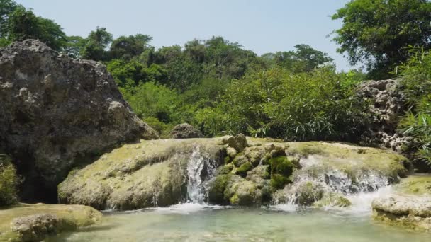 Красивый тропический водопад. Филиппины, Luzon — стоковое видео