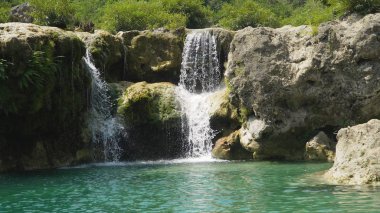 Güzel tropik şelale. Filipinler, Luzon