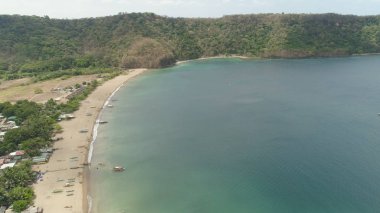Plajlı deniz manzarası. Filipinler, Luzon