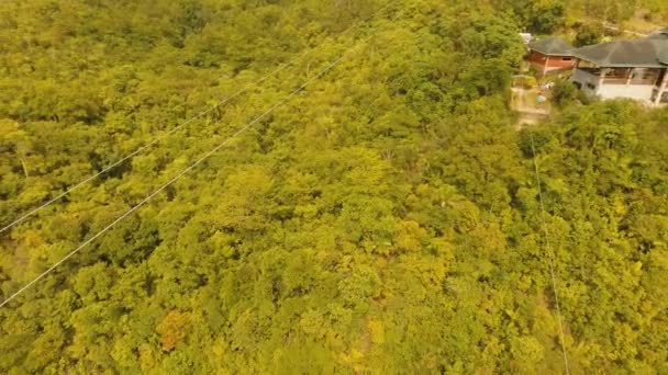 Attraktion zipline i djungeln Bohol, Filippinerna. — Stockvideo