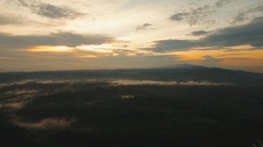 Günbatımında tropik manzara, Bali, Endonezya.