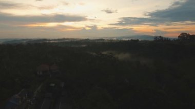 Günbatımında tropik manzara, Bali, Endonezya.