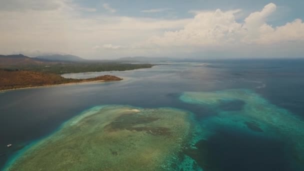 Atolón de Arrecife de Coral, Bali. — Vídeos de Stock