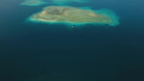 Коралловый риф Атолл. — стоковое видео