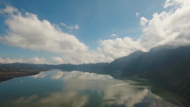 Λίμνη και ηφαίστειο Μπατούρ. Μπαλί, Ινδονησία. — Αρχείο Βίντεο