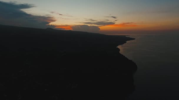 Zonsondergang aan de kust. Bali, Indonesië. — Stockvideo