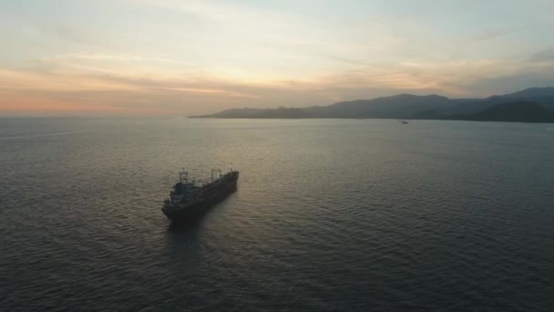 Gün batımında su yüzeyi görüntüsü. Bali. — Stok video