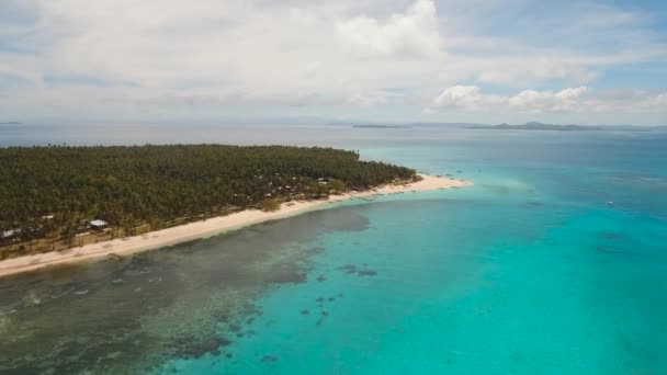 Belle île tropicale avec plage. — Video