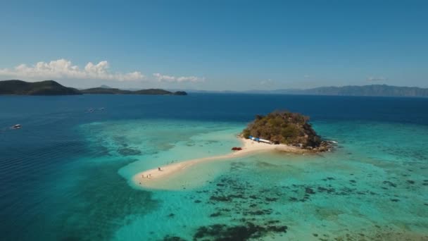 Luftaufnahmen Inseln Mit Strandlagune Mit Türkisfarbenem Wasser Bulog Dos Palawan — Stockvideo