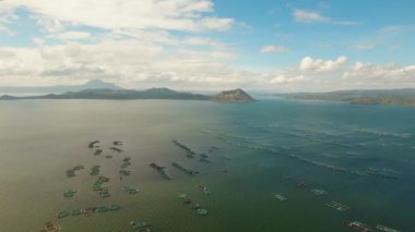 Manzara, volkan, dağlar ve göl