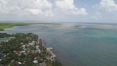 Plaj ve deniz manzaralı bir deniz manzarası. Filipinler, Luzon