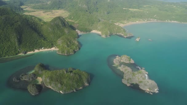 Paisaje marino de las Islas Caramoanas, Camarines Sur, Filipinas. — Vídeos de Stock