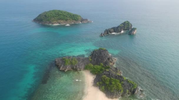 Paisaje marino de las Islas Caramoanas, Camarines Sur, Filipinas. — Vídeo de stock