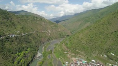 Dağlarda pirinç terasları.