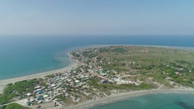 Plajı olan tropik bir ada. Filipinler.