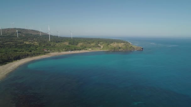 Letecký Pohled Pláž Proti Větrné Mlýny Lagun Korálových Útesů Filipíny — Stock video