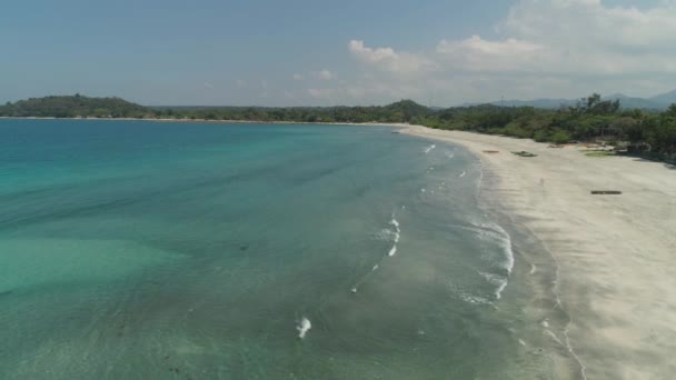 Hermosa playa con arena blanca. — Vídeos de Stock