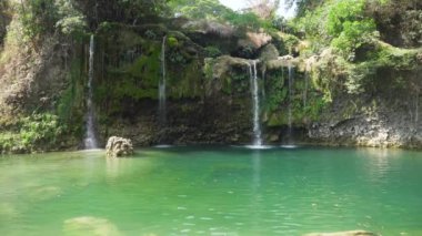 Güzel tropik şelale. Filipinler, Luzon