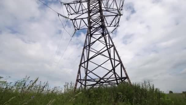 Poste de alto voltaje . — Vídeo de stock