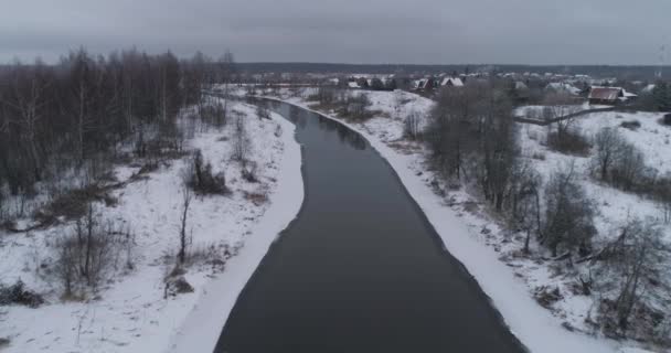 Inverno paisagem fluvial — Vídeo de Stock