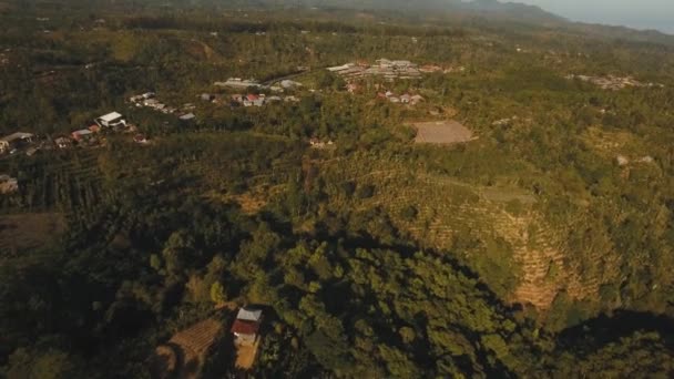 Paisaje de montaña con valle y pueblo Bali, Indonesia — Vídeos de Stock