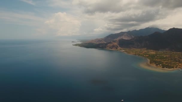 Kust van de zee in Bali. — Stockvideo