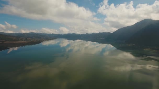 Λίμνη και ηφαίστειο Μπατούρ. Μπαλί, Ινδονησία. — Αρχείο Βίντεο