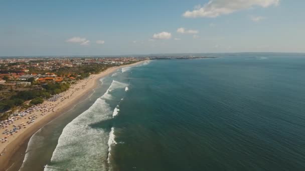 공중에서 내려다본 아름다운 해변, 발리, 쿠타. — 비디오