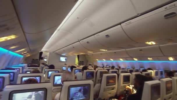 Салон пассажирского самолета . — стоковое видео