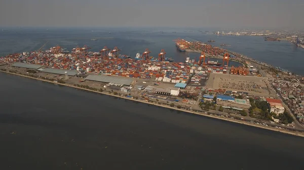 Carga industrial vista aérea do porto. Manila, Filipinas. — Fotografia de Stock