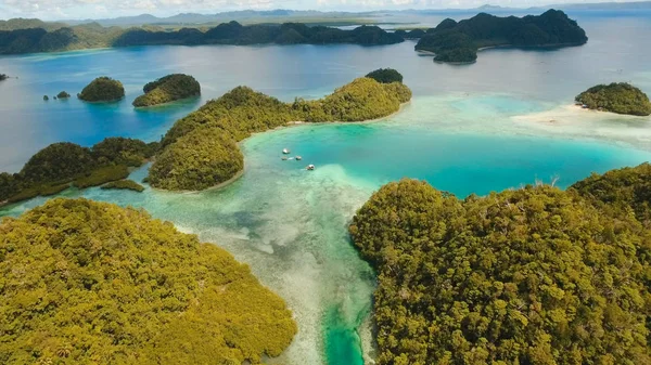 Vista aerea laguna tropicale, mare, spiaggia. Isola tropicale. Siargao, Filippine . — Foto Stock