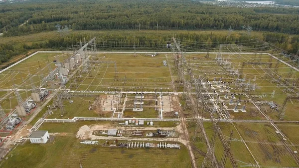 Subestação eléctrica, central eléctrica. Vista aérea — Fotografia de Stock