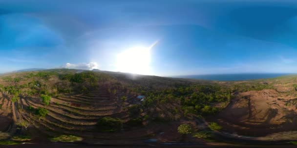 Hegyi táj megművelt területek és village Bali, Indonézia. vr360 — Stock videók