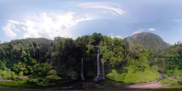 Prachtige tropische waterval. vr360 Bali, Indonesië. — Stockvideo