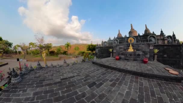 Buddhistischer Tempel auf der Insel Bali — Stockvideo