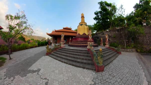 Boeddhistische tempel op het eiland Bali — Stockvideo
